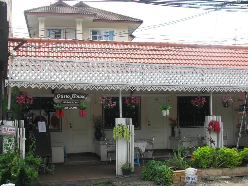 Guest house Gusto House 3*